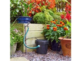 Reservoir der Solarbewässerung verbunden mit Wasserhahn